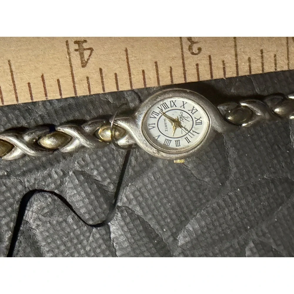 Kathie Lee Quartz Watch Silver Gold Two Tone Analog‎ 90s Y2K 77/5037 Oval